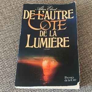 De L'Autre Côté de la Lumière by Alain Ebert - Black and Orange Cover